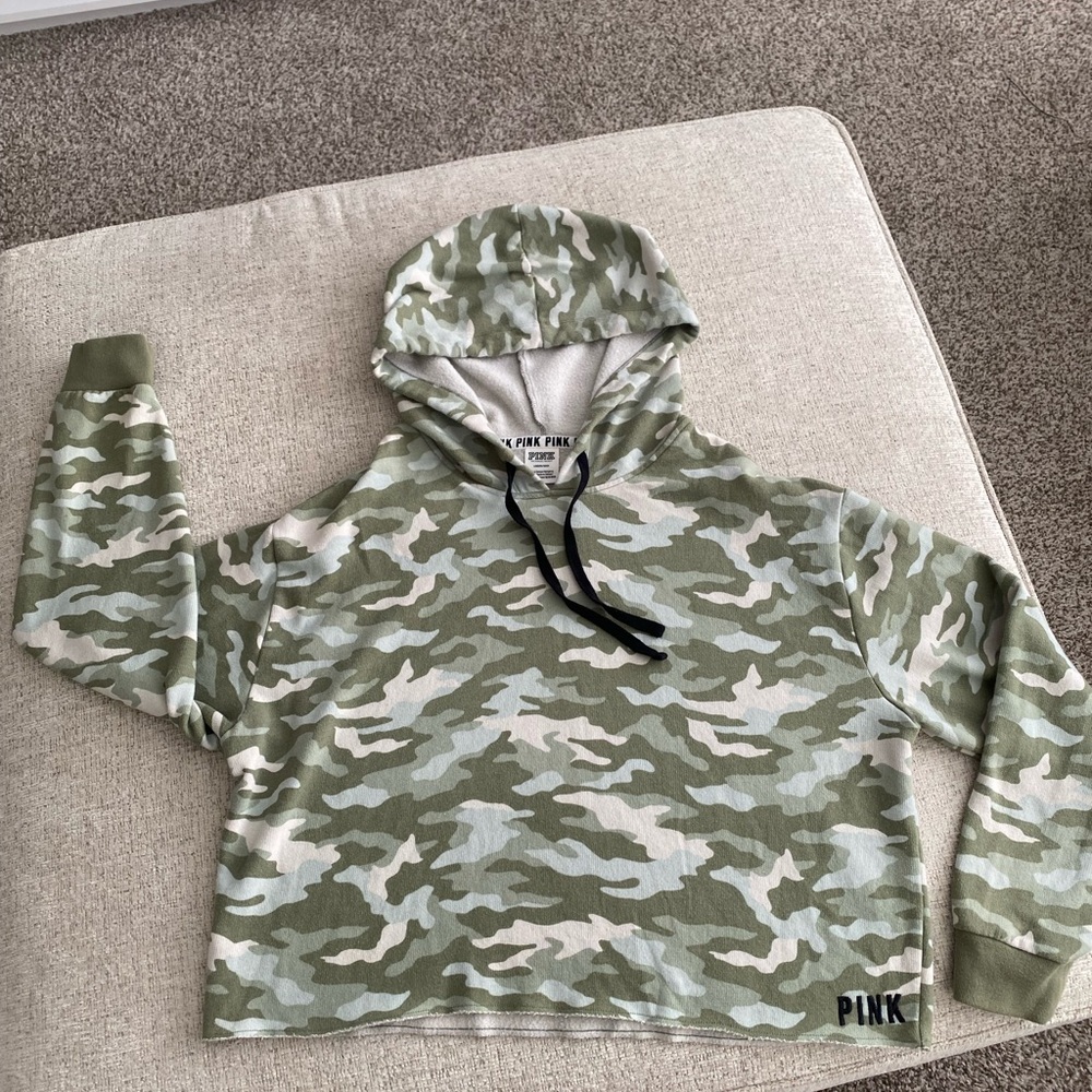 Pink camo hoodie size large L cropped